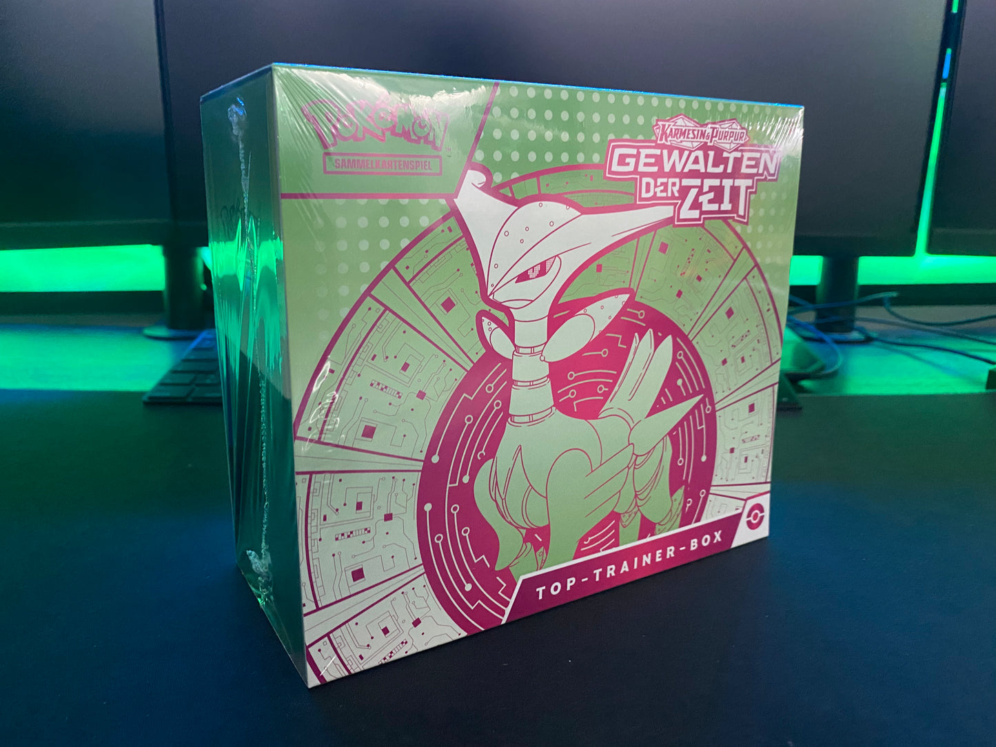 Pokémon KP05 Karmesin und Purpur Gewalten der Zeit - Eisenblatt - Top Trainer Box